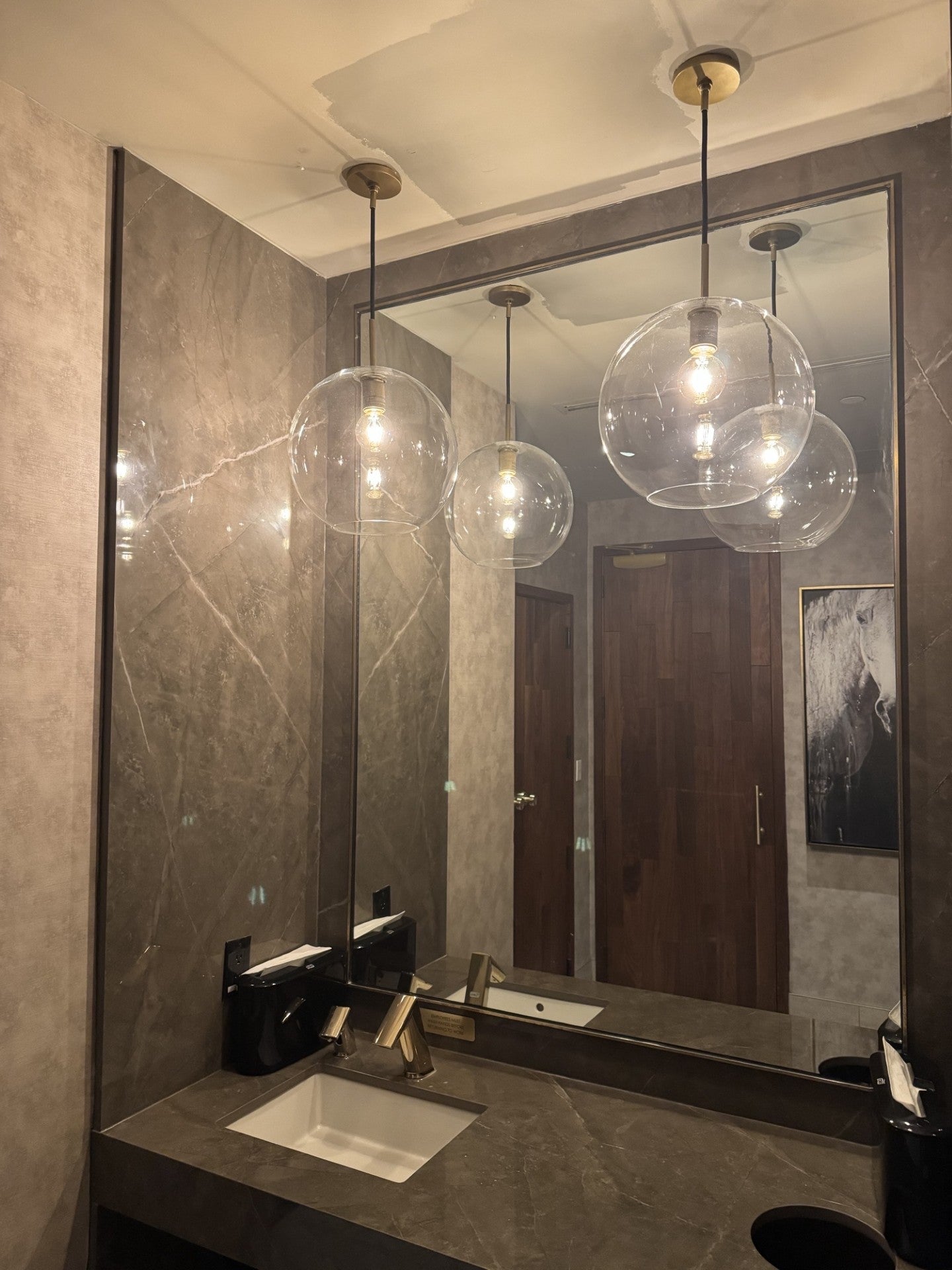 RESTROOM Sink Globe New