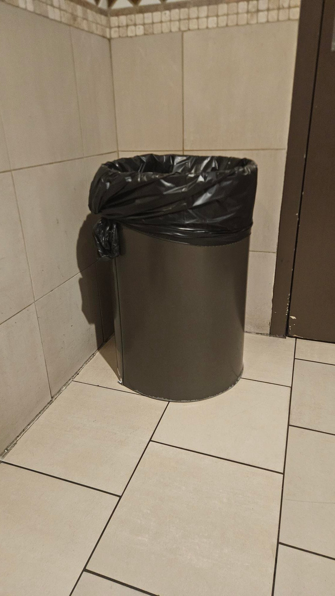 RR Trash Cans & Step Cans (CON - Online)